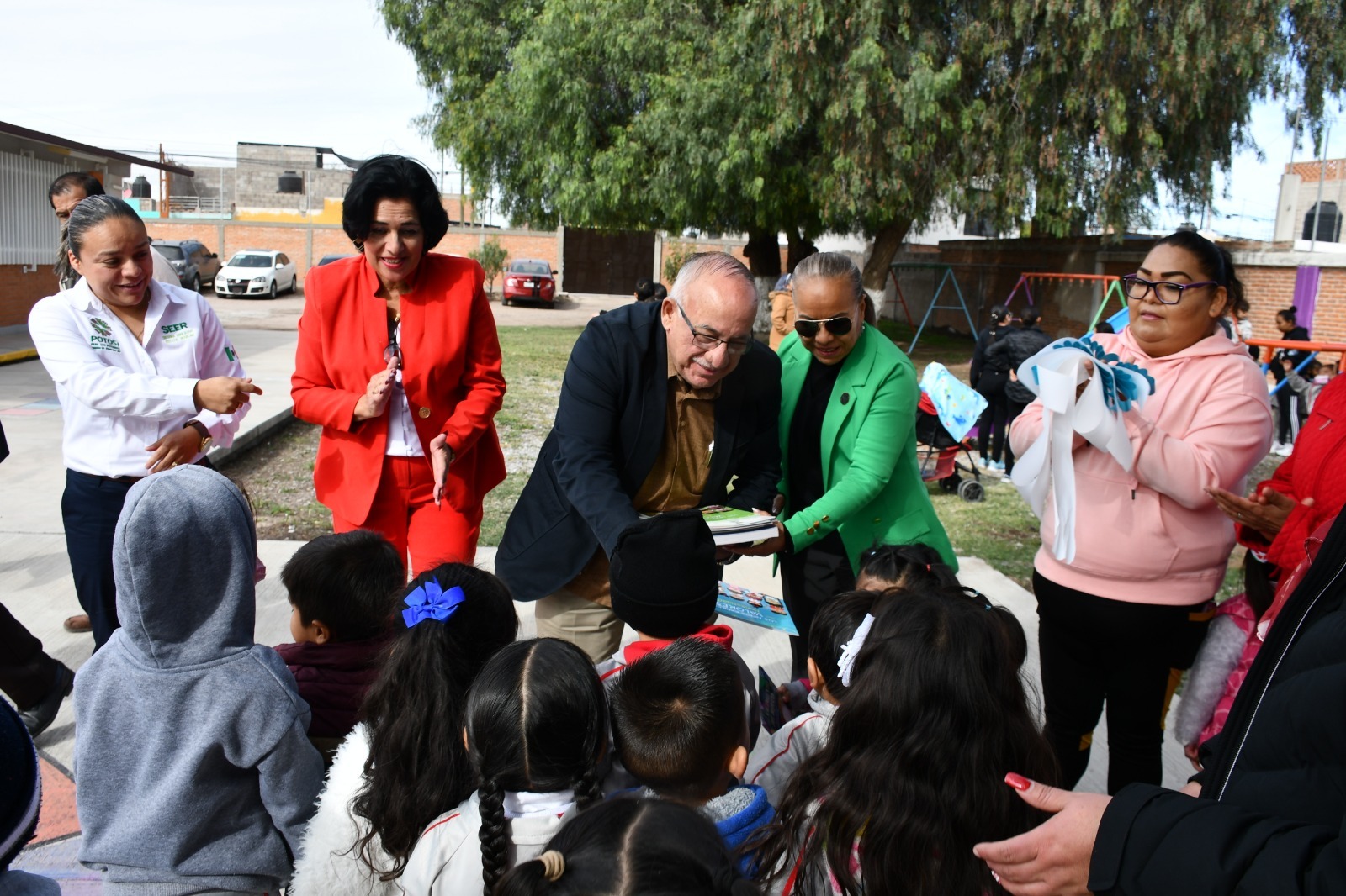 SEER ENTREGA JUEGOS INFANTILES EN APOYO A JARDÍN DE NIÑOS