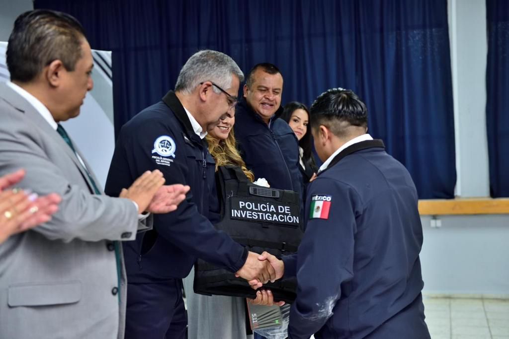 FISCALÍA DE SLP EQUIPA A SU POLICÍA CON EQUIPO TÁCTICO*