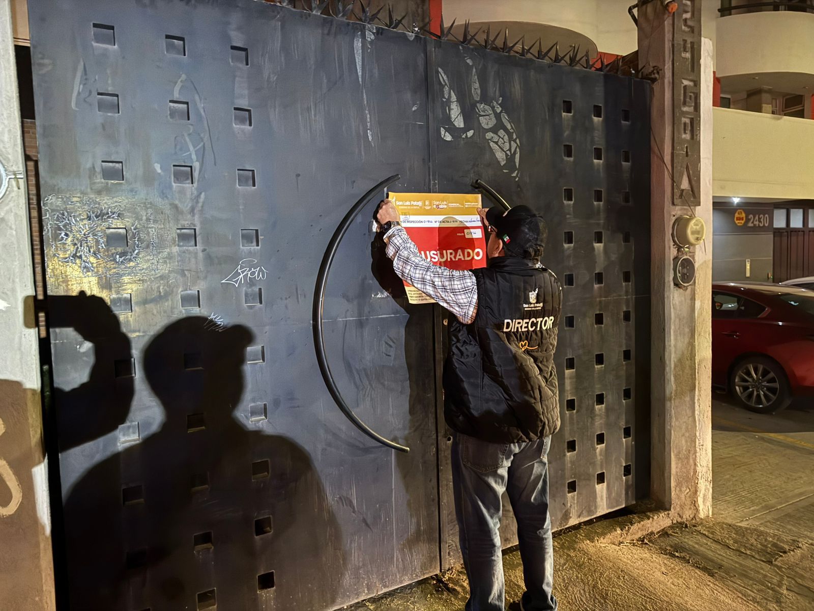 Comercio Municipal clausura salón de eventos por realizar fiesta clandestina con presencia de menores