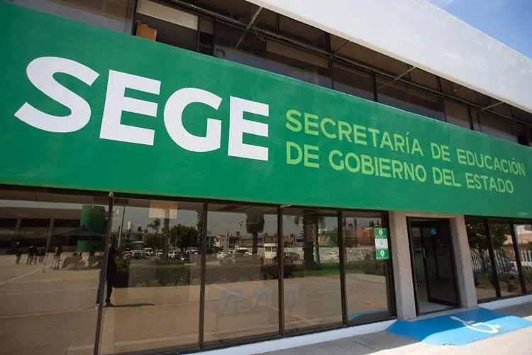Vinculan a proceso a trabajador de la SEGE por homofobia