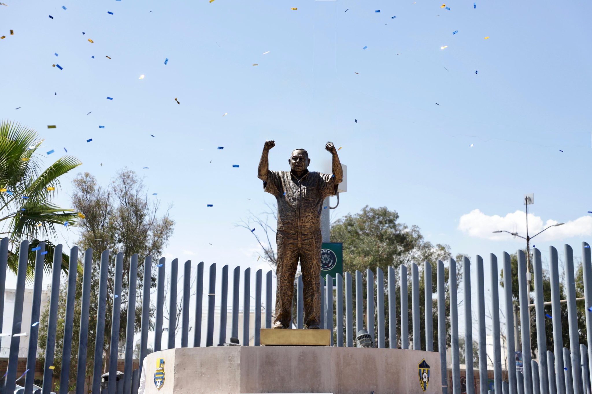 DEVELACIÓN DE LA ESCULTURA DE DON JACOBO PAYÁN LATUFF
