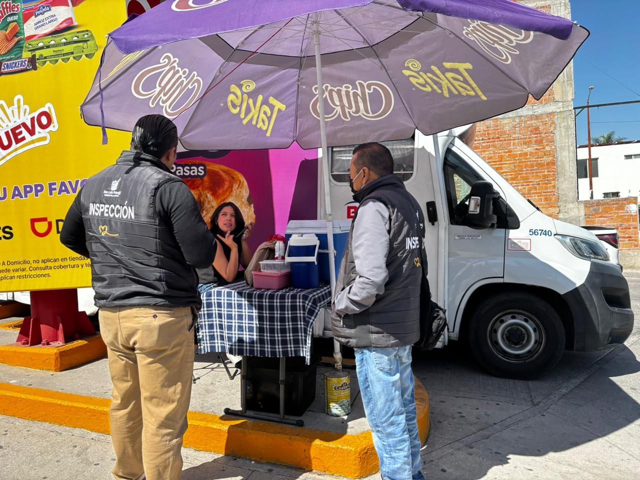 LA DIRECCIÓN DE COMERCIO REALIZA OPERATIVO DE RETIRO DE AMBULANTAJE EN LA ZONA PONIENTE