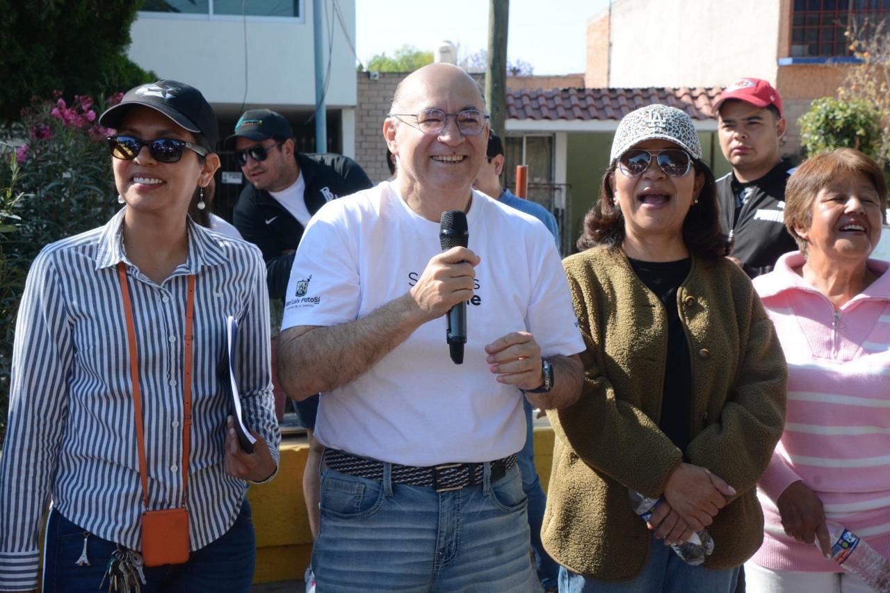 Rehabilitación inmediata a calles de Barrio de Santiago, instruye Galindo