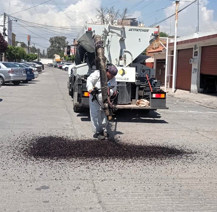 Con bacheo emergente, Gobierno de la Capital rehabilita vialidades en Tequisquiapan, Lomas y La Forestal