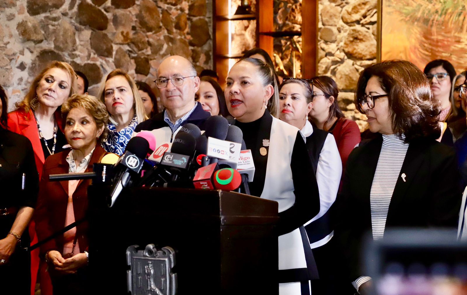 Angeles Rodríguez abre nueva era en el Ayuntamiento, a propuesta del Alcalde Galindo Cabildo la elige por unanimidad