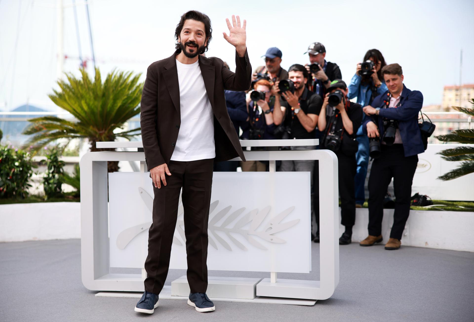 Diego Luna regresa a Cannes y recibe ovación de cinco minutos