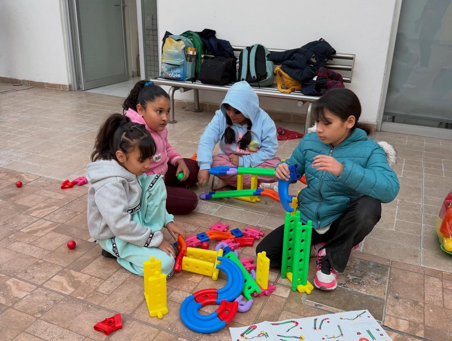 Más de 400 niñas y niños participan en el Viernes de Recreo y Aprendizaje del Gobierno de la Capital