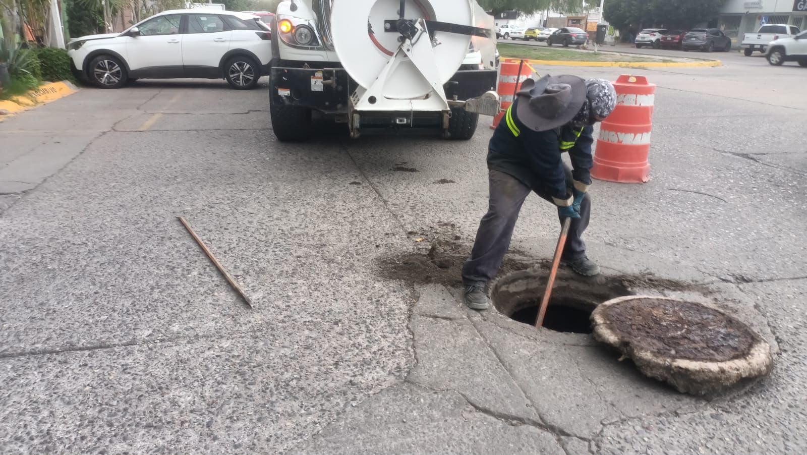 Interapas refuerza trabajos de limpieza en drenajes ante la temporada de lluvias
