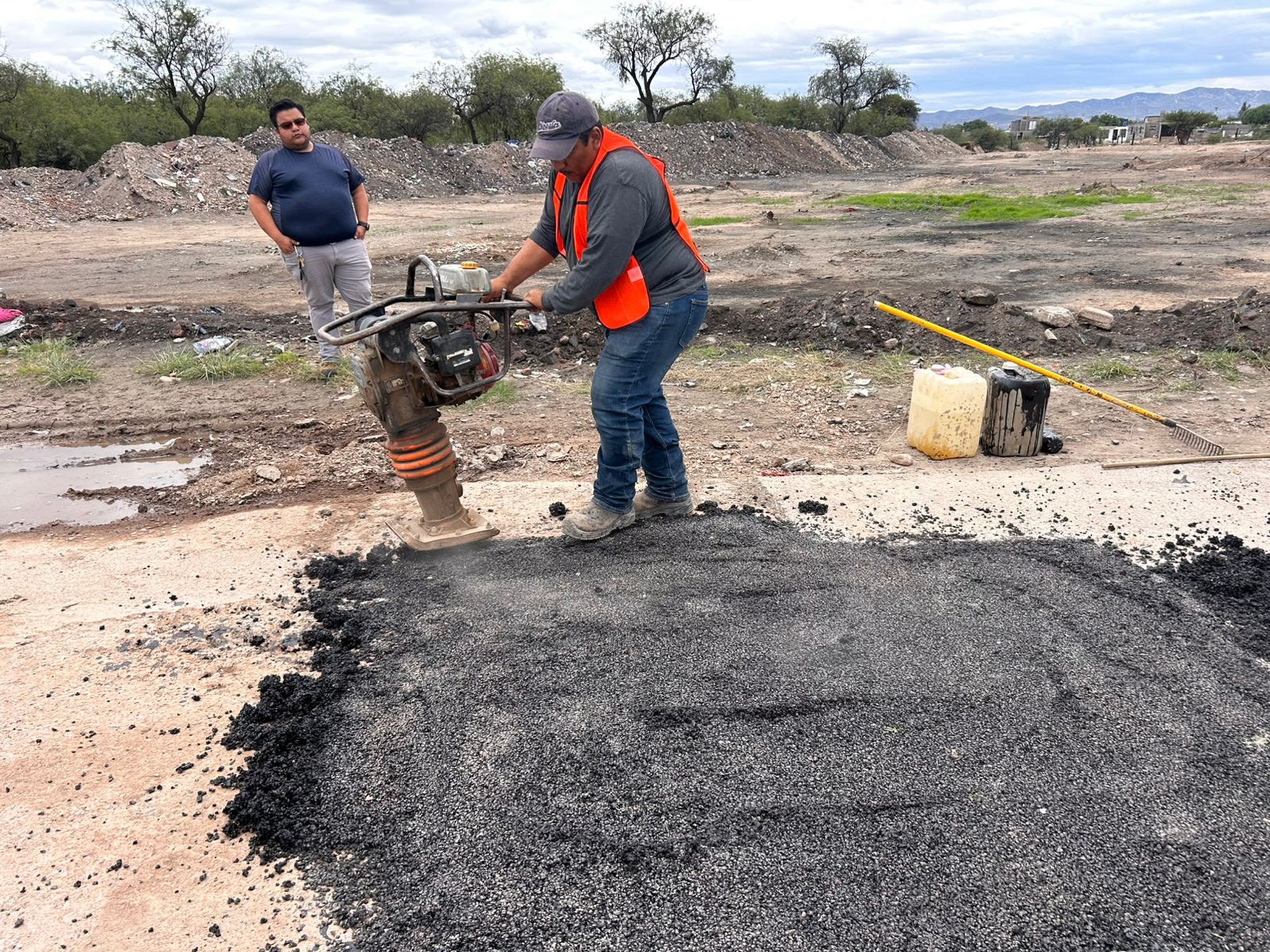 Atiende Gobierno de la Capital reportes de baches en Los Vergeles y Tercera Chica