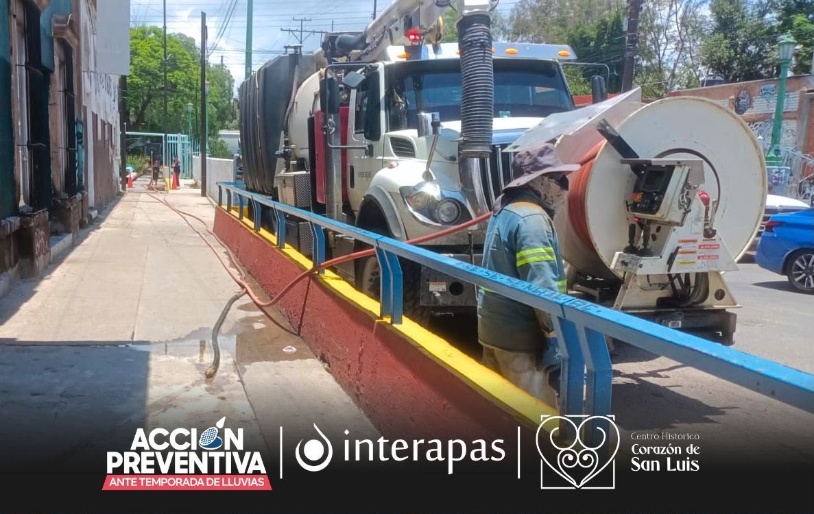Interapas retira 440 kilos de basura del drenaje en el puente Manuel José Othón