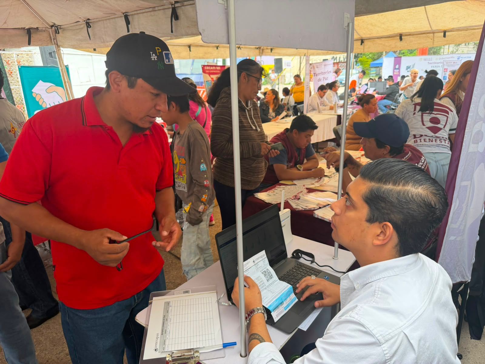 INTERAPAS acerca sus servicios a las familias durante la “Feria de Paz” en Los Arbolitos.