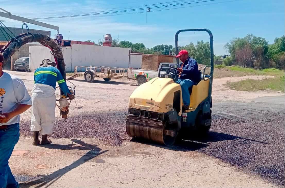 Gobierno de la Capital atiende reportes ciudadanos con bacheo en Los Vergeles