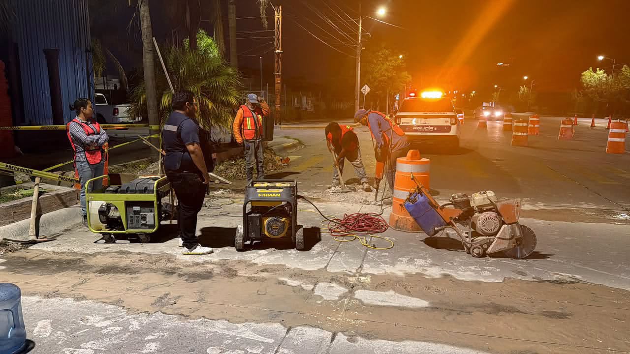 Gobierno de la Capital acelera, incluso de noche, la construcción de cruces seguros en avenida Chapultepec