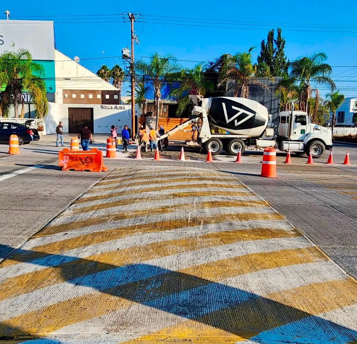 Gobierno de la Capital inicia el colado de la segunda etapa de los nuevos lomos de toro en avenida Chapultepec