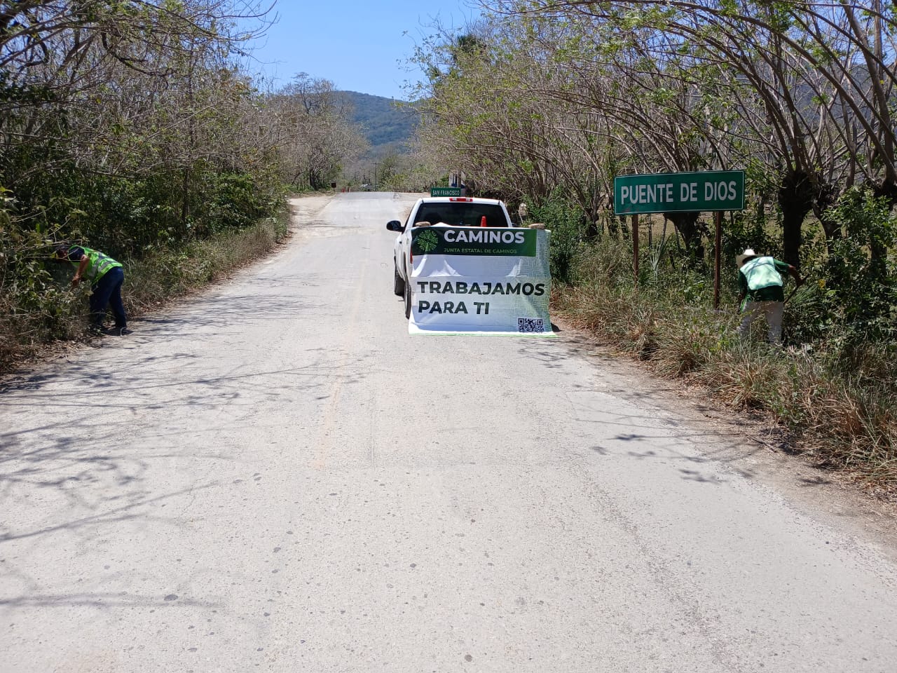 Despliegan operativo de conservación carretera en catorce municipios de la Huasteca rumbo a las festividades de Xantolo