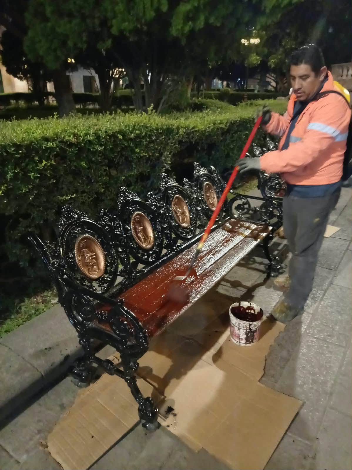 Gobierno de la Capital mantiene en excelentes condiciones la Plaza de Armas