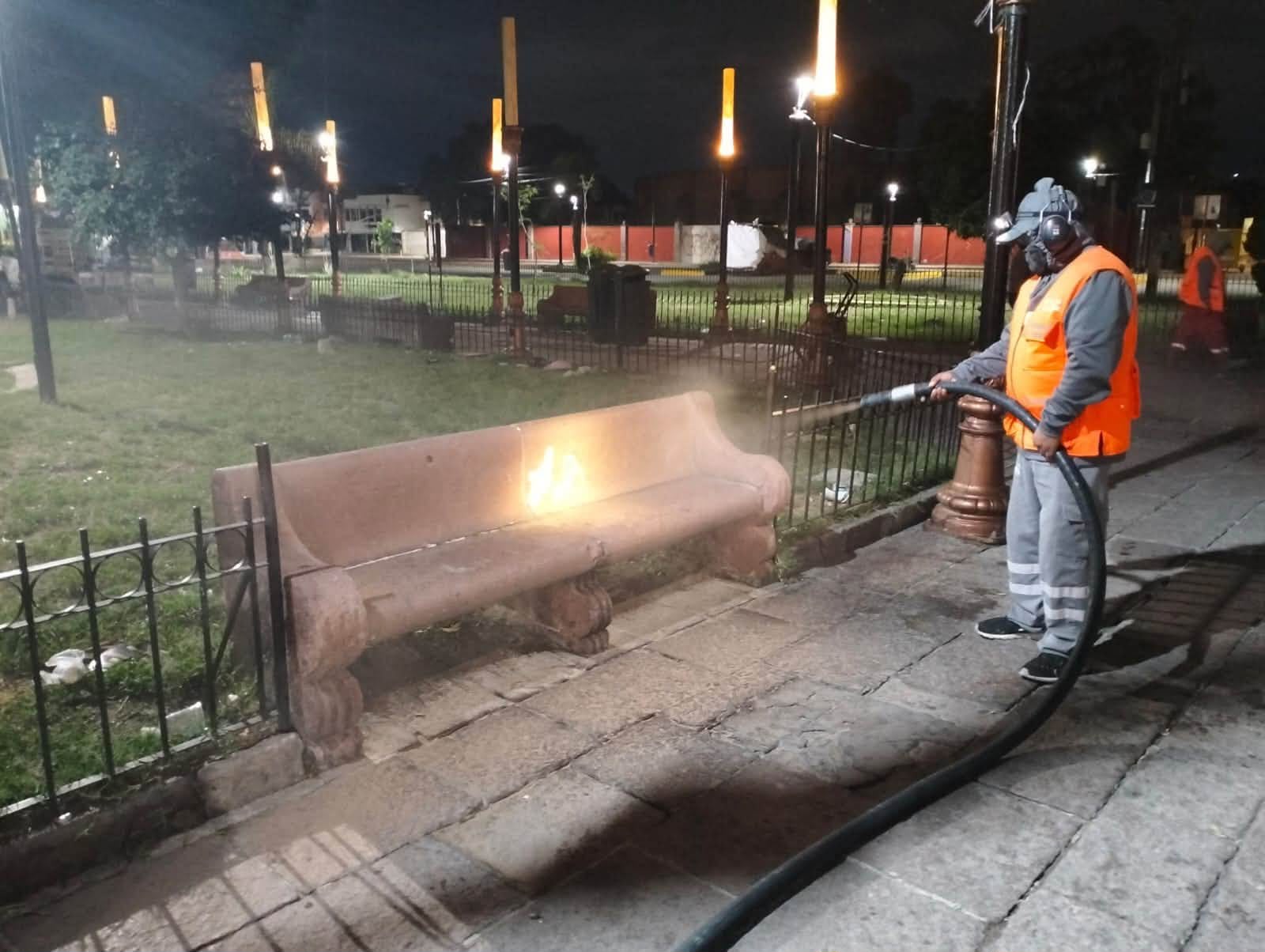 Gobierno Municipal brinda mantenimiento nocturno a Calzada de Guadalupe