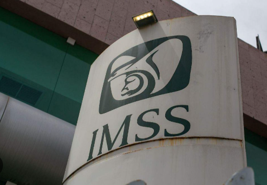 Trabajadores del IMSS prolongan plantón en San Luis Potosí por demandas laborales