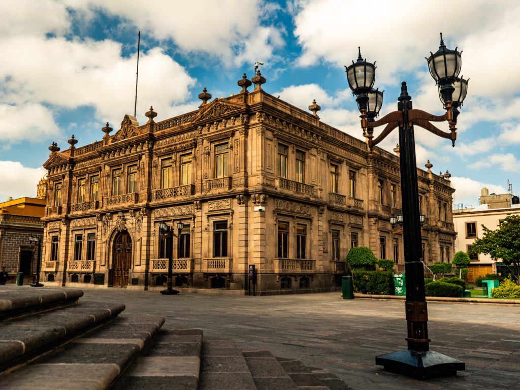 Invitan a clase magistral de thriller en el Museo de la Máscara