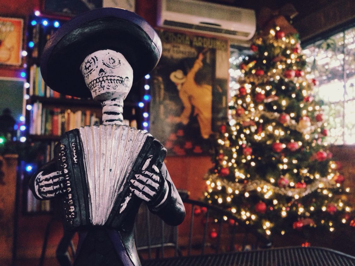 Mercados esperan repunte por Día de Muertos y Navidad