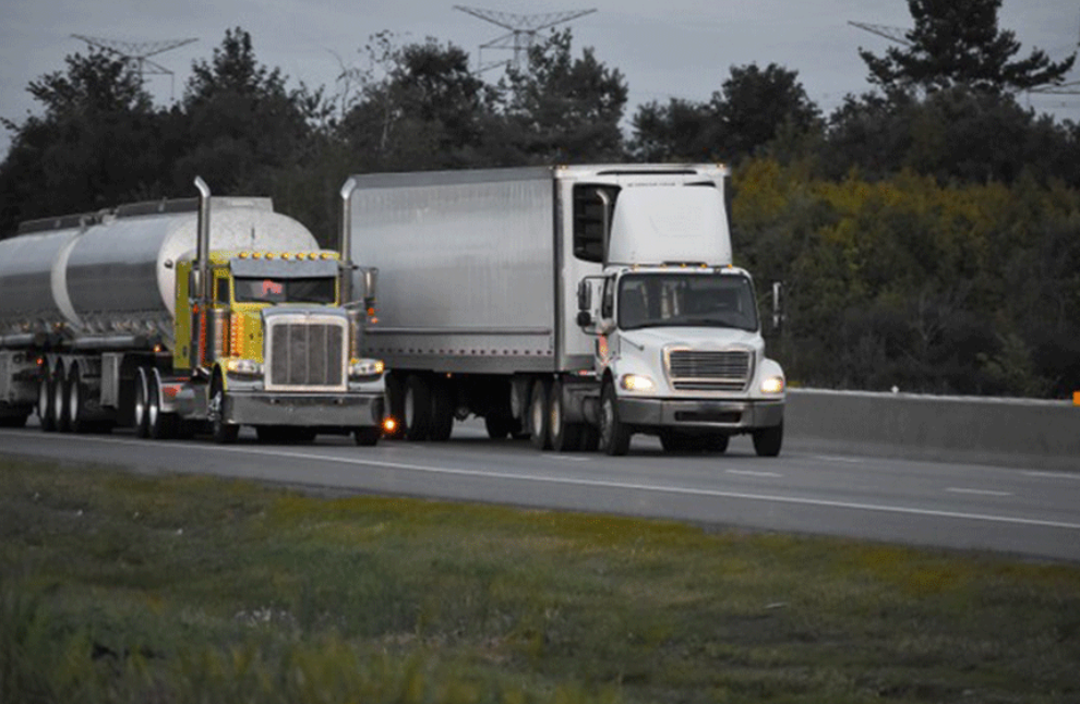 Asaltos en carreteras dejan más de 15 transportistas muertos y encienden las alertas en México