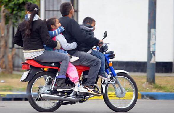 Motociclistas acumulan miles de infracciones en la capital potosina; persisten vacíos en prevención vial