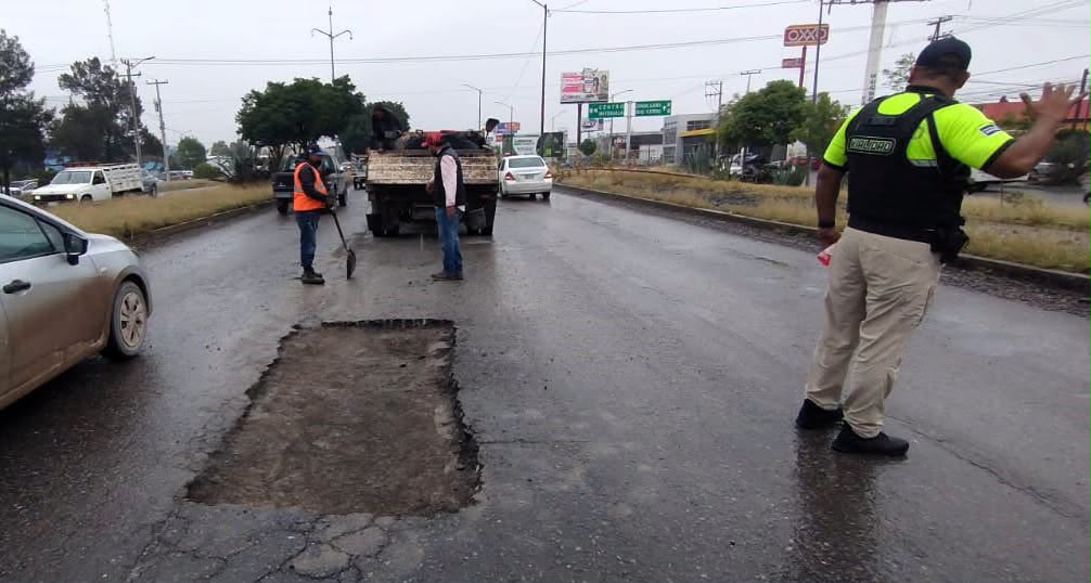 Obras Públicas atiende de manera emergente cuatro puntos de riesgo en la Carretera 57
