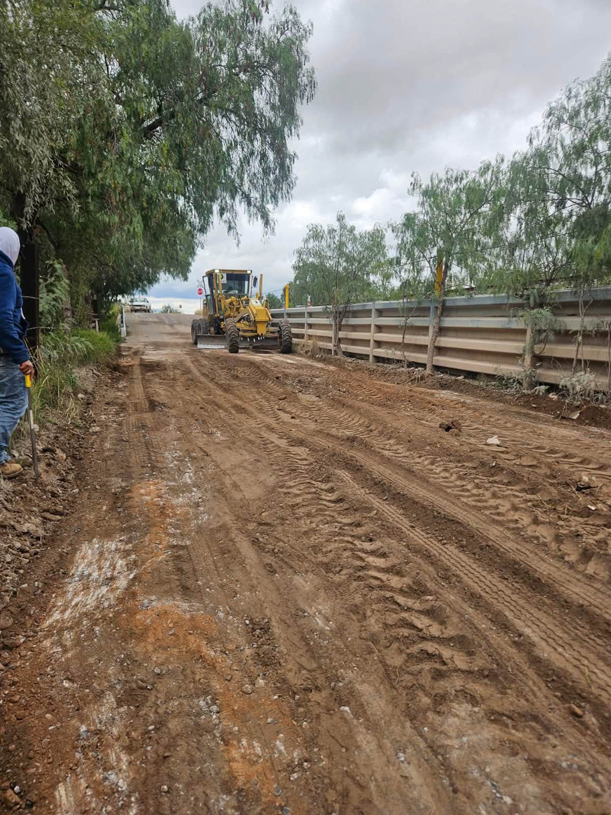 Gobierno de la Capital amplía el bacheo y mejora caminos rurales en La Pila
