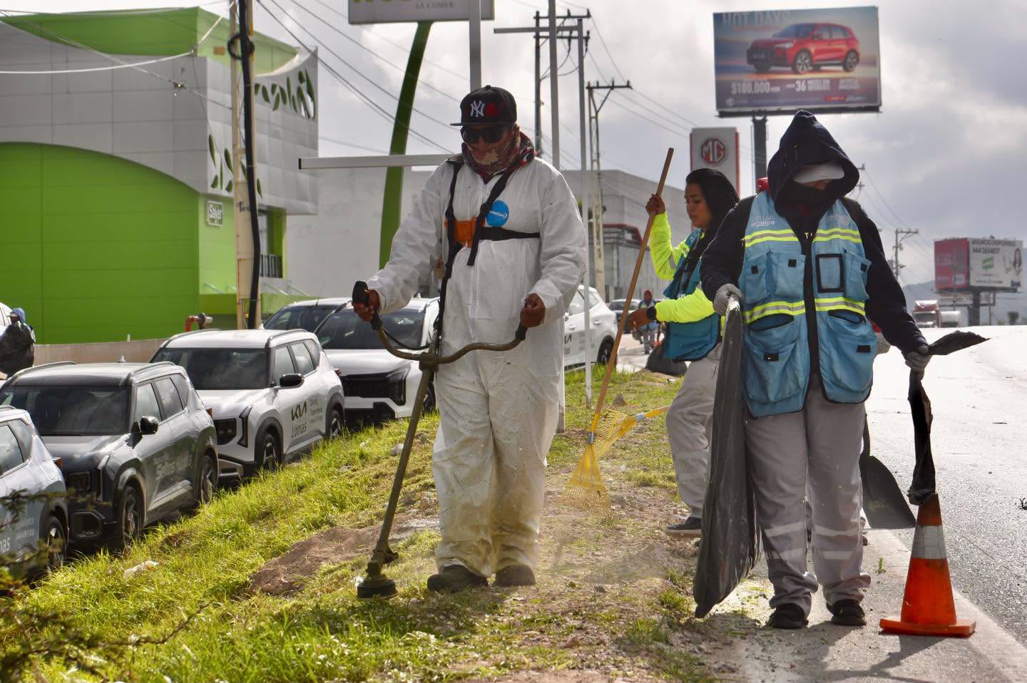 Gobierno de la Capital refuerza mantenimiento del bulevar Antonio Rocha Cordero